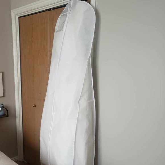 Never written/brand new wedding dress - Picture 4 of 5